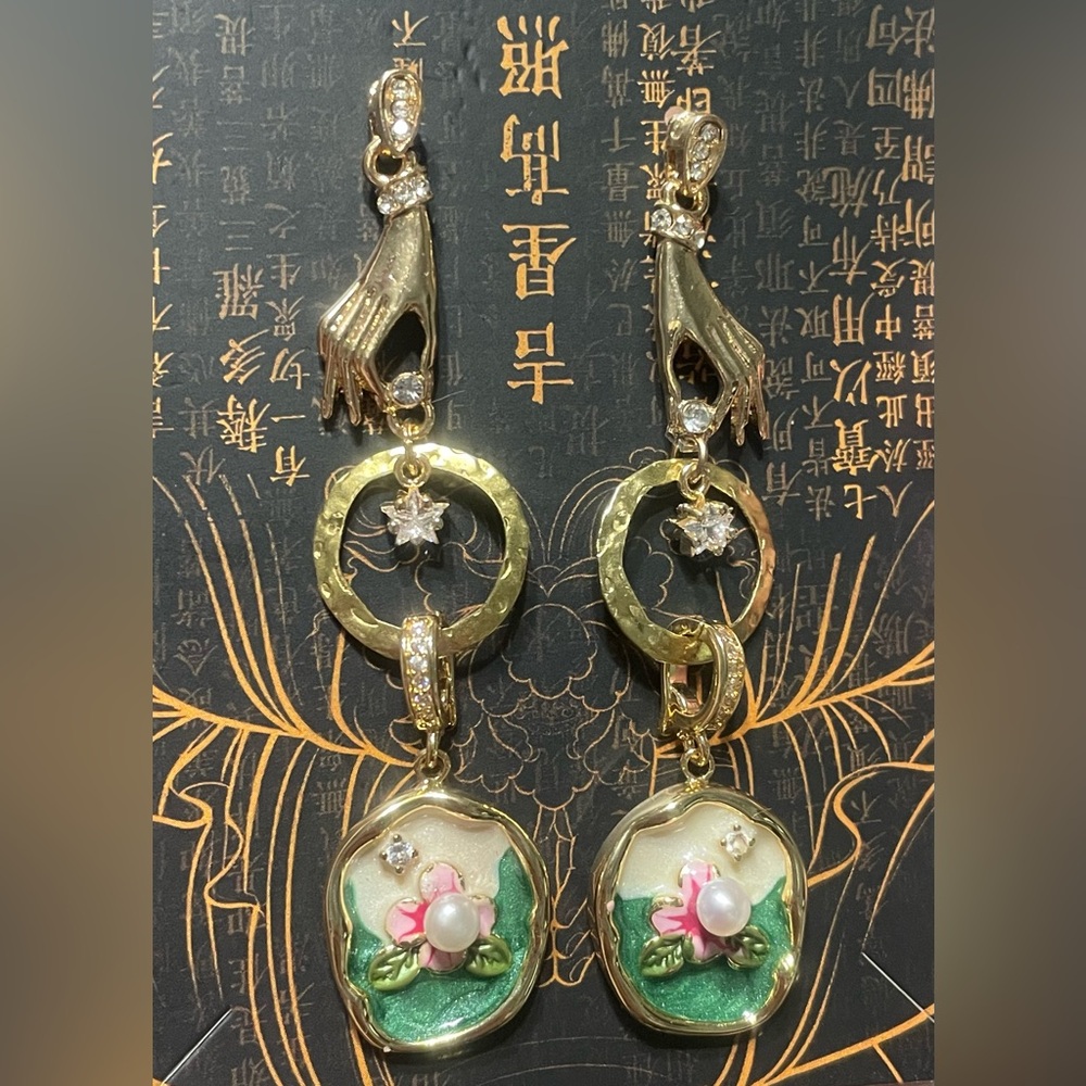 ❌❌SOLD❌❌Monet’s Garden Enameled Pearl CZ Pendant Earrings - Picture 4 of 6